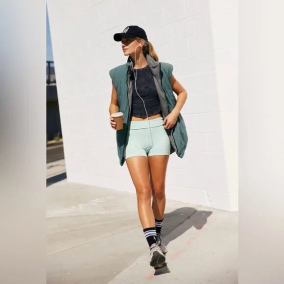 NWT Free People Movement Slalom Reversible Fleece Vest In Midnight Jade. sz Med - Picture 1 of 7